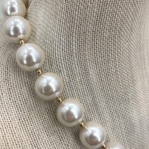 Vintage NAPIER signed shiny Large Cream Gold Pearl Necklace Gold Box Clasp 1980s